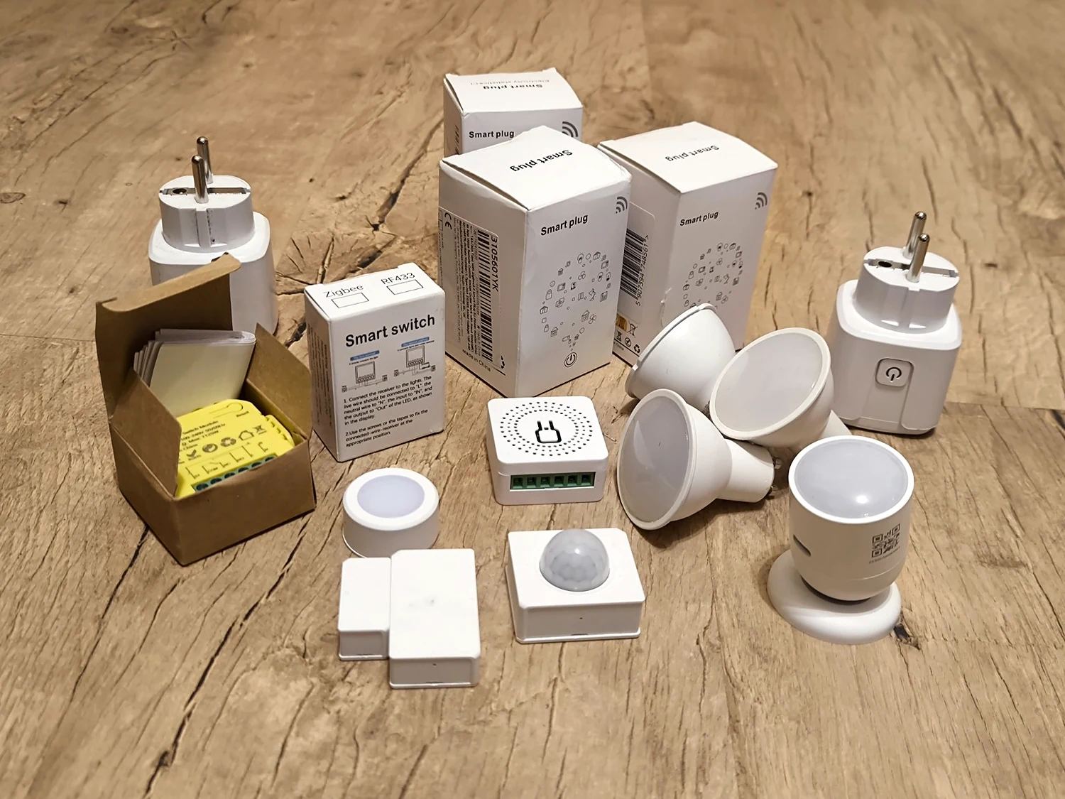 Moduły, czujniki, żarówki i osprzęt Smart Home